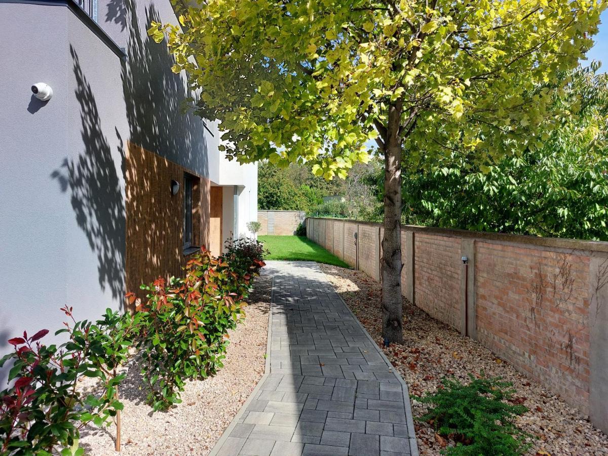 Linden Apartman 107 Glamour (Adults Only) Mosonmagyarovar Exterior foto