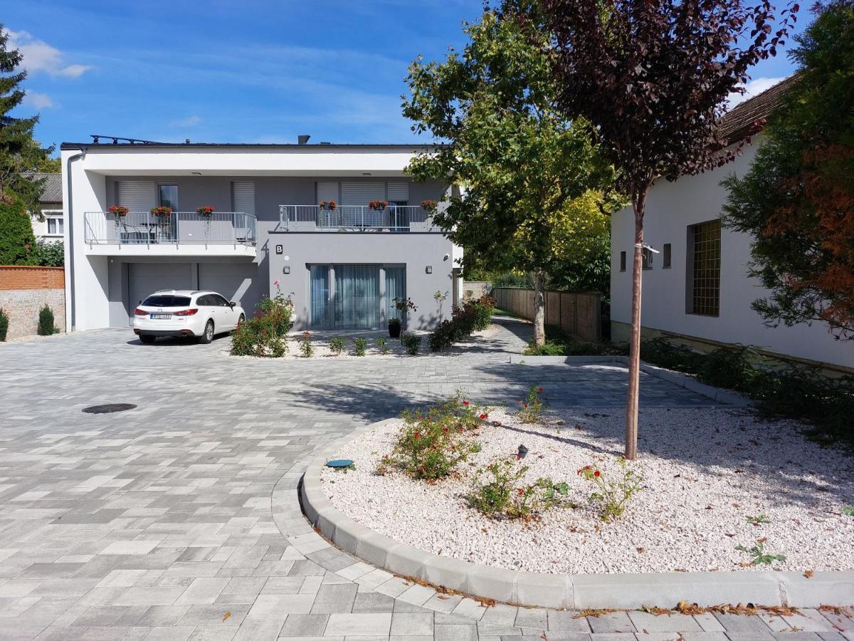 Linden Apartman 107 Glamour (Adults Only) Mosonmagyarovar Exterior foto